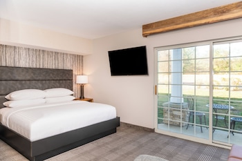 Standard Room, 1 King Bed, Accessible Bathtub