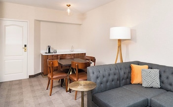 Executive Studio Suite, 1 Bedroom, Accessible Bathtub