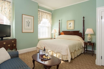 Suite, 1 Queen Bed with Sofa bed