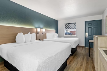 Room, 2 Queen Beds, Non Smoking (Efficiency, Upgrade)