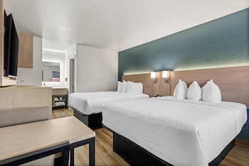 Room, 2 Queen Beds, Non Smoking (Efficiency, Upgrade)