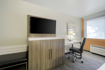 Standard Room, 1 King Bed, Non Smoking, Refrigerator & Microwave