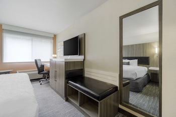 Standard Room, 1 King Bed, Non Smoking, Refrigerator & Microwave