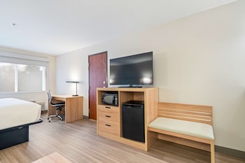 Standard Room, 1 King Bed, Accessible, Refrigerator & Microwave