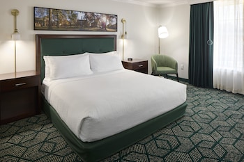 Deluxe Room, 1 King Bed, Accessible (Shower)