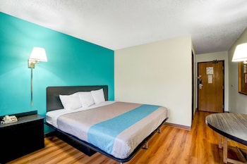 Deluxe Room, 1 King Bed, Non Smoking, Refrigerator & Microwave
