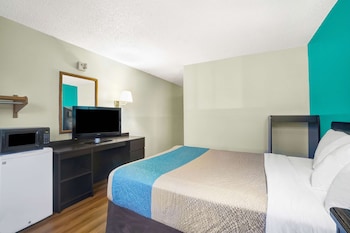 Deluxe Room, 1 King Bed, Non Smoking, Refrigerator & Microwave