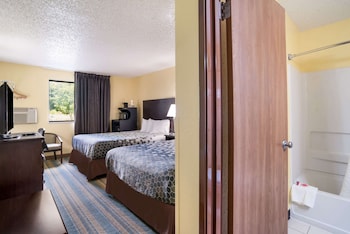 Standard Room, 2 Queen Beds, Non Smoking
