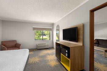 Suite, 1 King Bed, Non Smoking