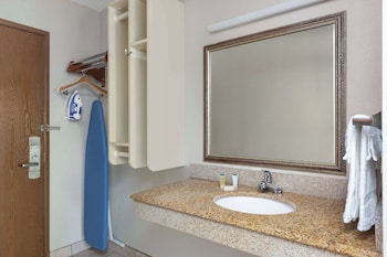 Room, 1 Queen Bed, Accessible, Non Smoking