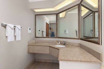 Suite, 1 King Bed, Non Smoking