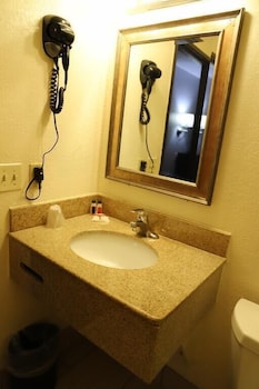 Suite, 1 King Bed, Kitchen