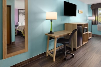 Suite, 1 King Bed, Microwave