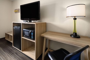 Room, 1 Queen Bed, Microwave