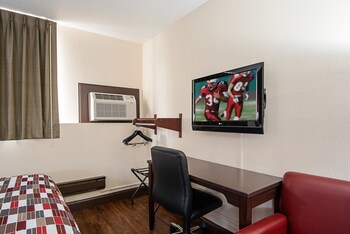 Deluxe Room, 1 Queen Bed, Accessible (Smoke Free)
