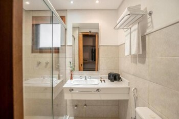 Luxo Casal - 1 Cama Casal e 2 Camas Solteiro