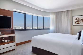 Vinoy Suite, Club lounge access, Suite, 1 King, Corner room