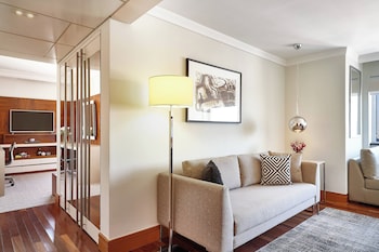Vinoy Suite, Club lounge access, Suite, 1 King, Corner room