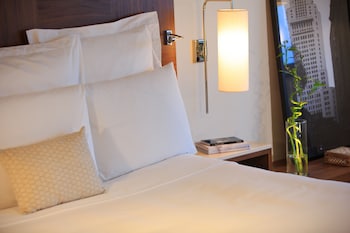 Club Room, 1 King Bed
