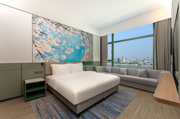 1 King 1 Bdrm Suite River view Top Floor