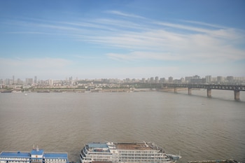 1 King 1 Bdrm Suite River view Top Floor
