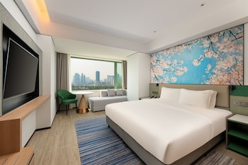 Premium Room, 1 King Bed, City View (High Floor)