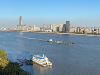 1 King 1 Bdrm Suite River view Top Floor
