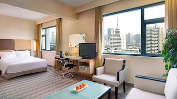 Suite, 1 Queen Bed (Additional Living Area)