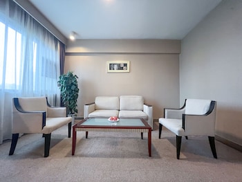 Suite, 1 Queen Bed (Additional Living Area)