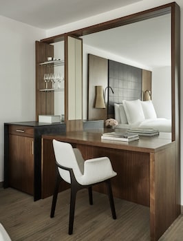 Deluxe Room, 1 Queen Bed