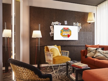 Room, 1 King Bed with Sofa bed (XXL Mama)