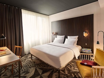 Room, 1 King Bed with Sofa bed (XXL Mama)
