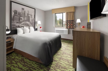 Standard Room, 1 Queen Bed, Accessible