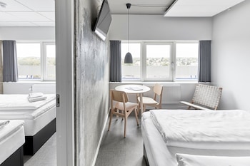 Family Room, 2 Twin Beds