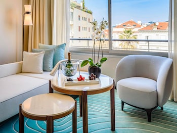 Deluxe Junior Suite with city view