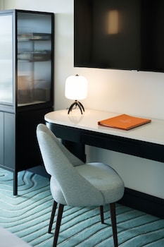Deluxe Junior Suite with city view