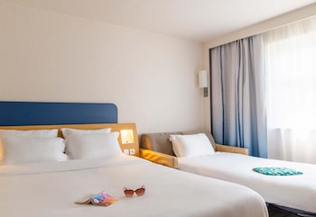Standard Room, 1 Queen Bed with Sofa bed, Non Smoking