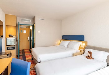 Standard Room, 1 Queen Bed with Sofa bed, Non Smoking