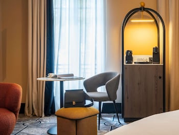 Deluxe Room, 1 King Bed