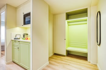 Deluxe Studio