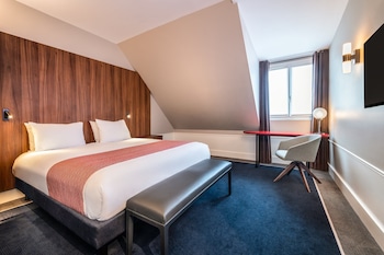 Suite, 1 King Bed with Sofa bed, City View