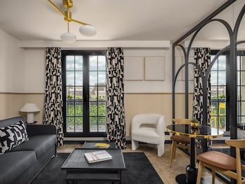 Junior Suite, Balcony, City View