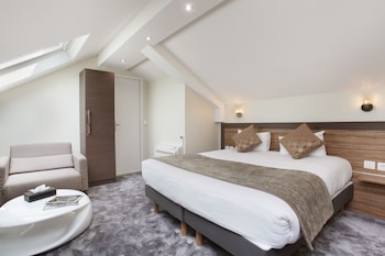 Junior Suite, 1 Queen Bed, Non Smoking (with Single Sofabed)