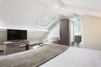 Junior Suite, 1 Queen Bed, Non Smoking (with Single Sofabed)