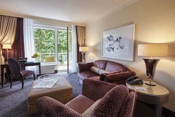 Suite, 1 King Bed, Balcony