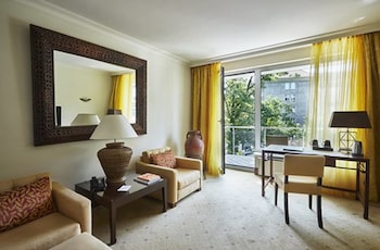 Suite, 1 King Bed, Balcony