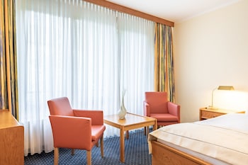 Standard Room, 1 Queen Bed