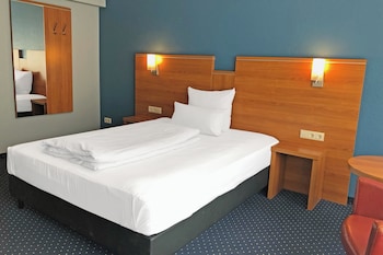 Standard Room, 1 Queen Bed