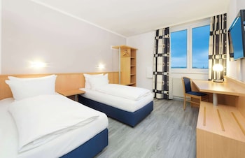 Standard Room (2 Adults + 1 Child)