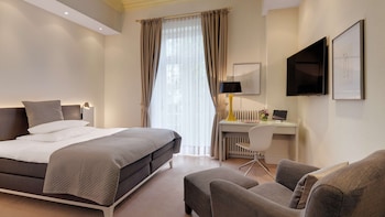 Superior Room, 1 Queen Bed, Garden View
